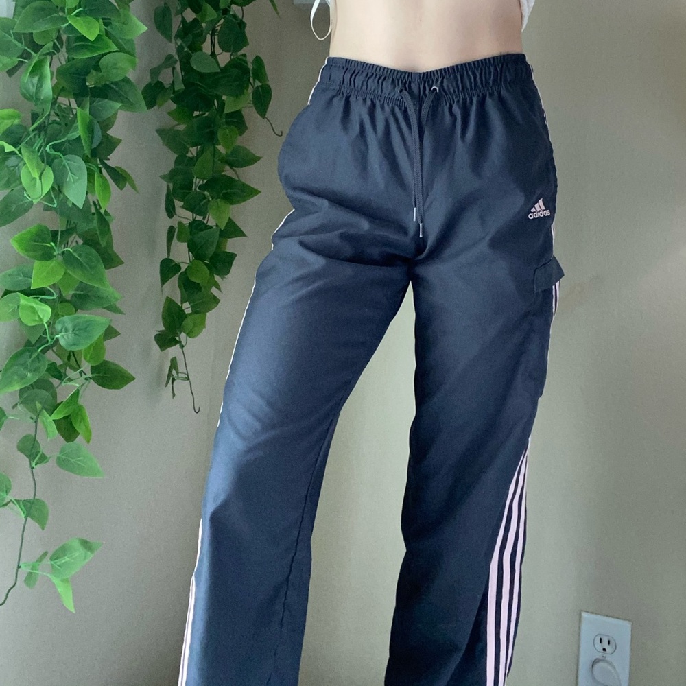 Adidas wind breaker pants/light pink stripes/SMALL